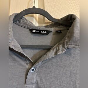 2 Travis Matthew Black Charcoal Grey Polo Size XL 57% Pima Cotton 43% Polyester.